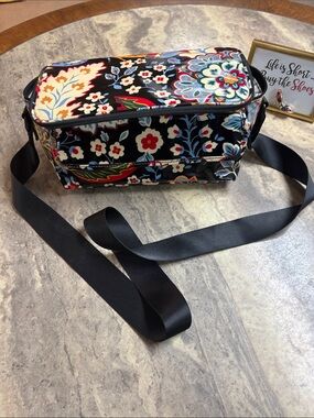 Floral pattern Vera Bradley lunchbox/ cosmetic case